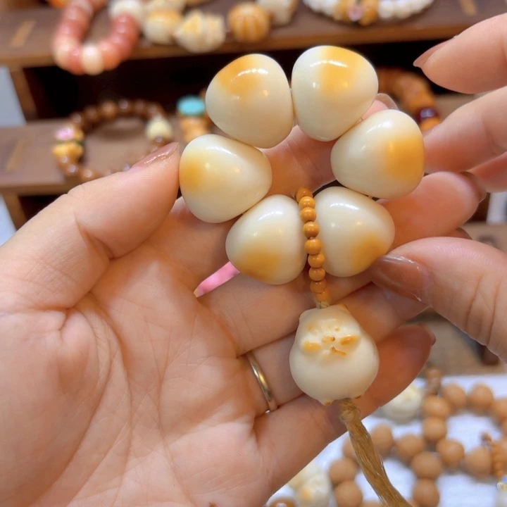 星月菩提吊坠象牙果糖心蛋手捻仓鼠