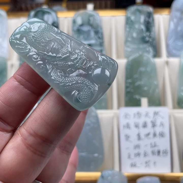 翡翠未镶嵌颈饰玉