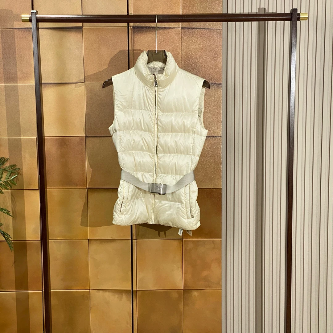 99新 Prada/普拉达 Prada 白色带腰带羽绒马甲/40码/99新/26946
