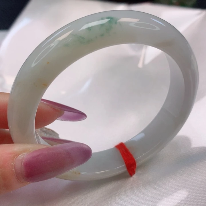 翡翠手镯未镶嵌56圈