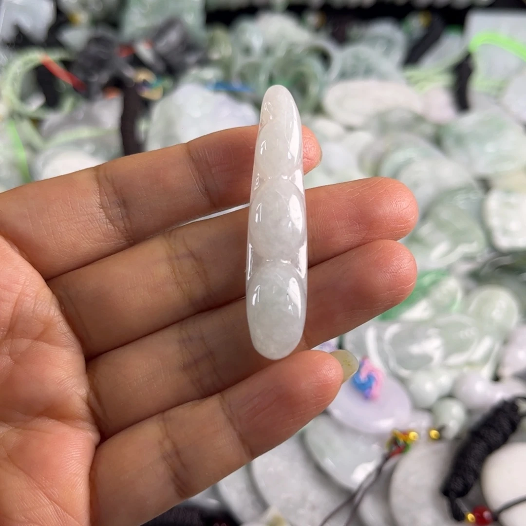 翡翠未镶嵌吊坠(不含链)瑕疵