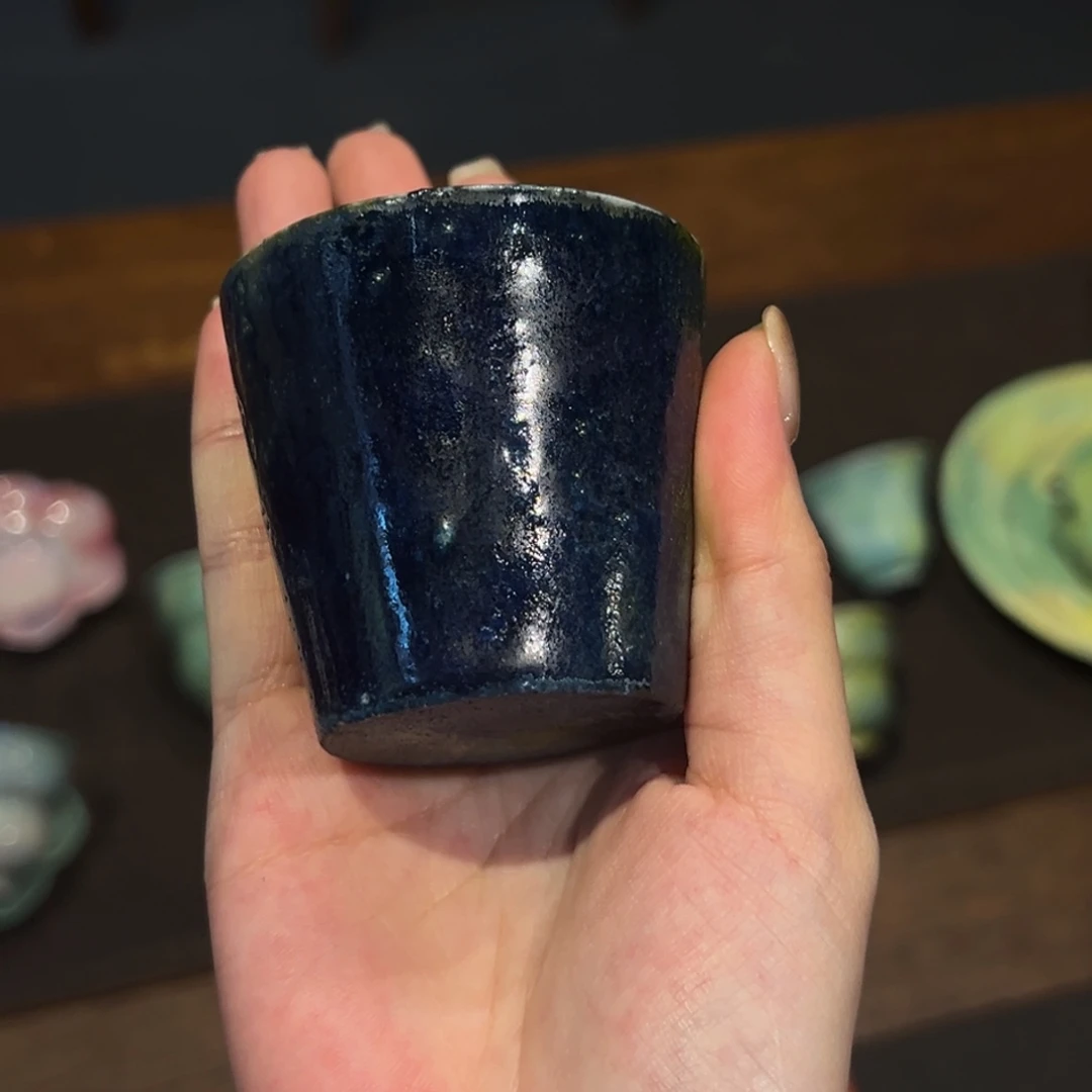 瓷片陶瓷。        陶瓷。