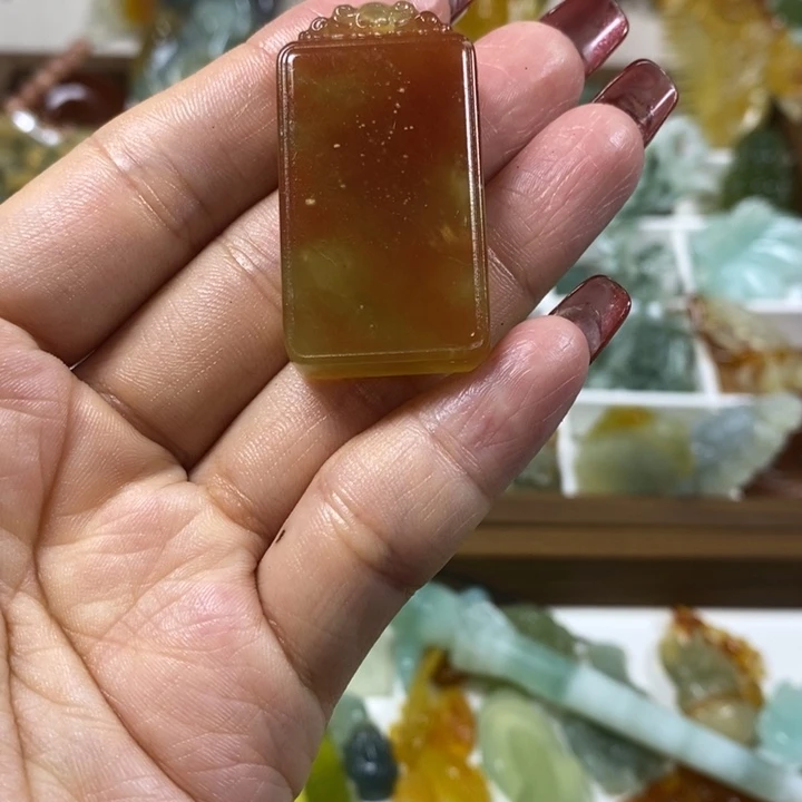 蛇纹石玉未镶嵌吊坠