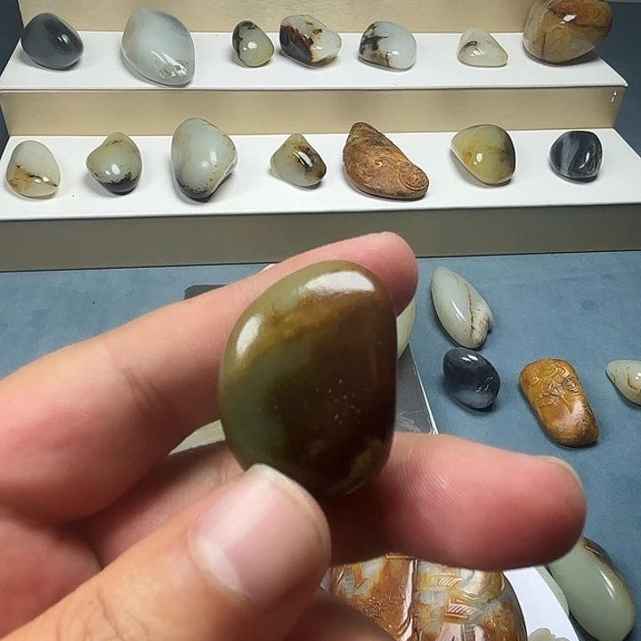 和田玉（子料）未镶嵌挂件三色和田玉籽料