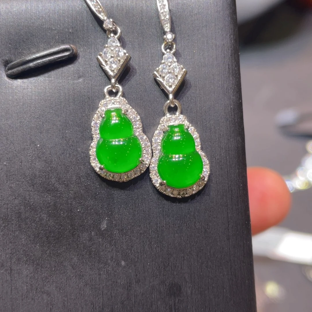 翡翠未镶嵌颈饰耳坠