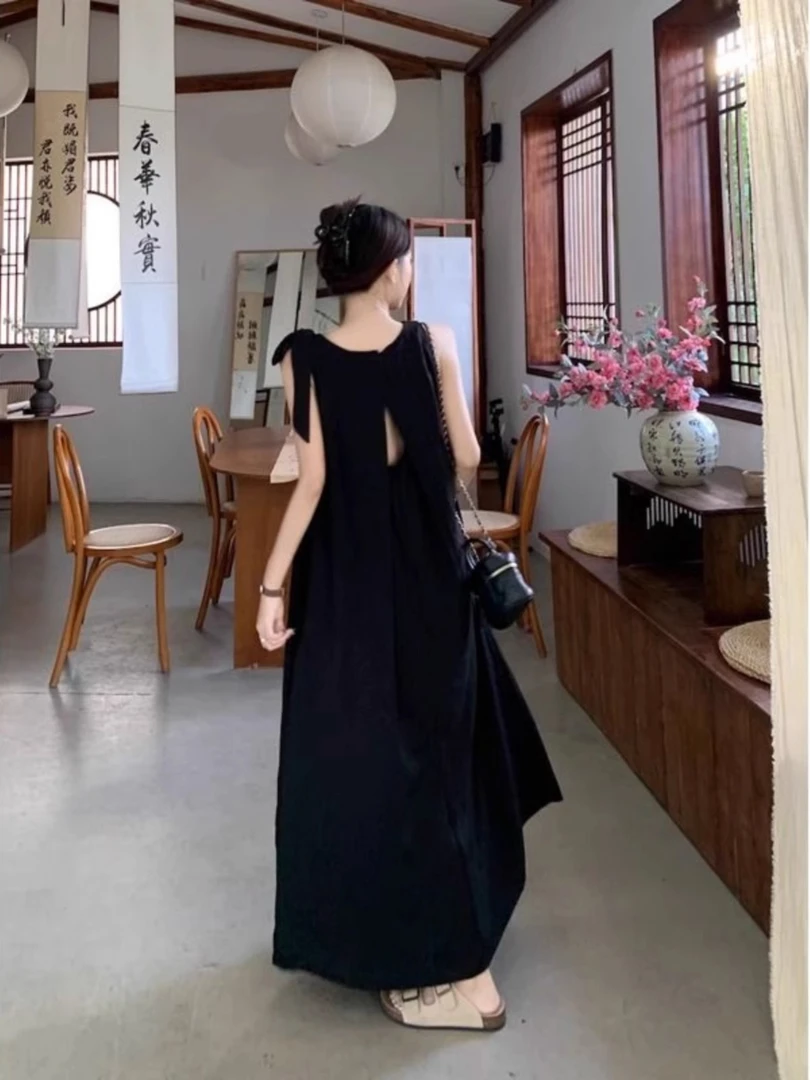 黑色吊带连衣裙女2025夏季新款设计感露背无袖蝴蝶结绑带气质长裙