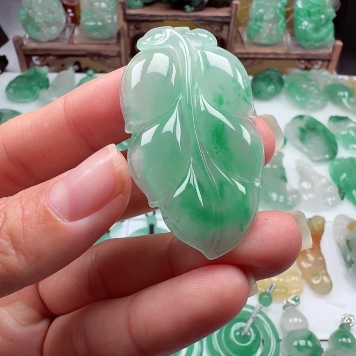 颈饰未镶嵌石英质玉