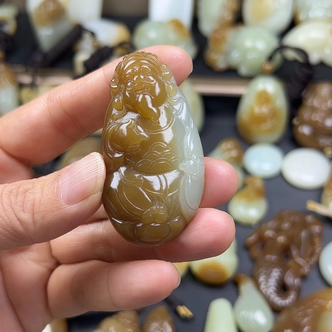 龍***)和田玉（糖玉）未镶嵌颈饰