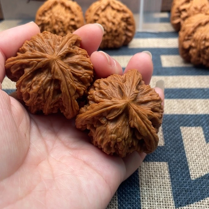 招****核桃白狮子43核桃