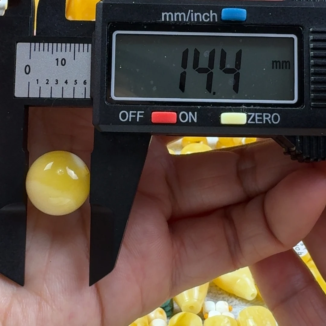 八***后蜜蜡未镶嵌裸石16