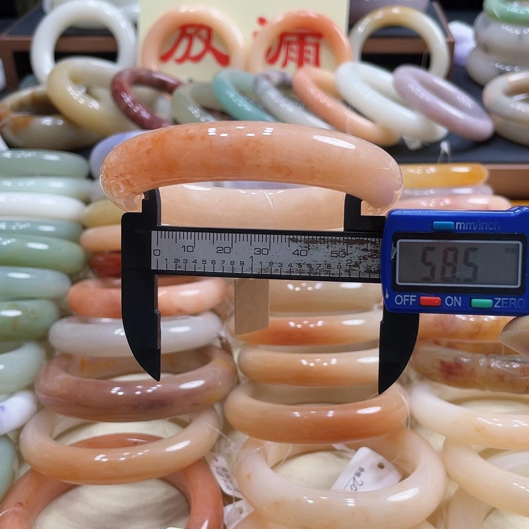 未镶嵌手镯石英岩玉