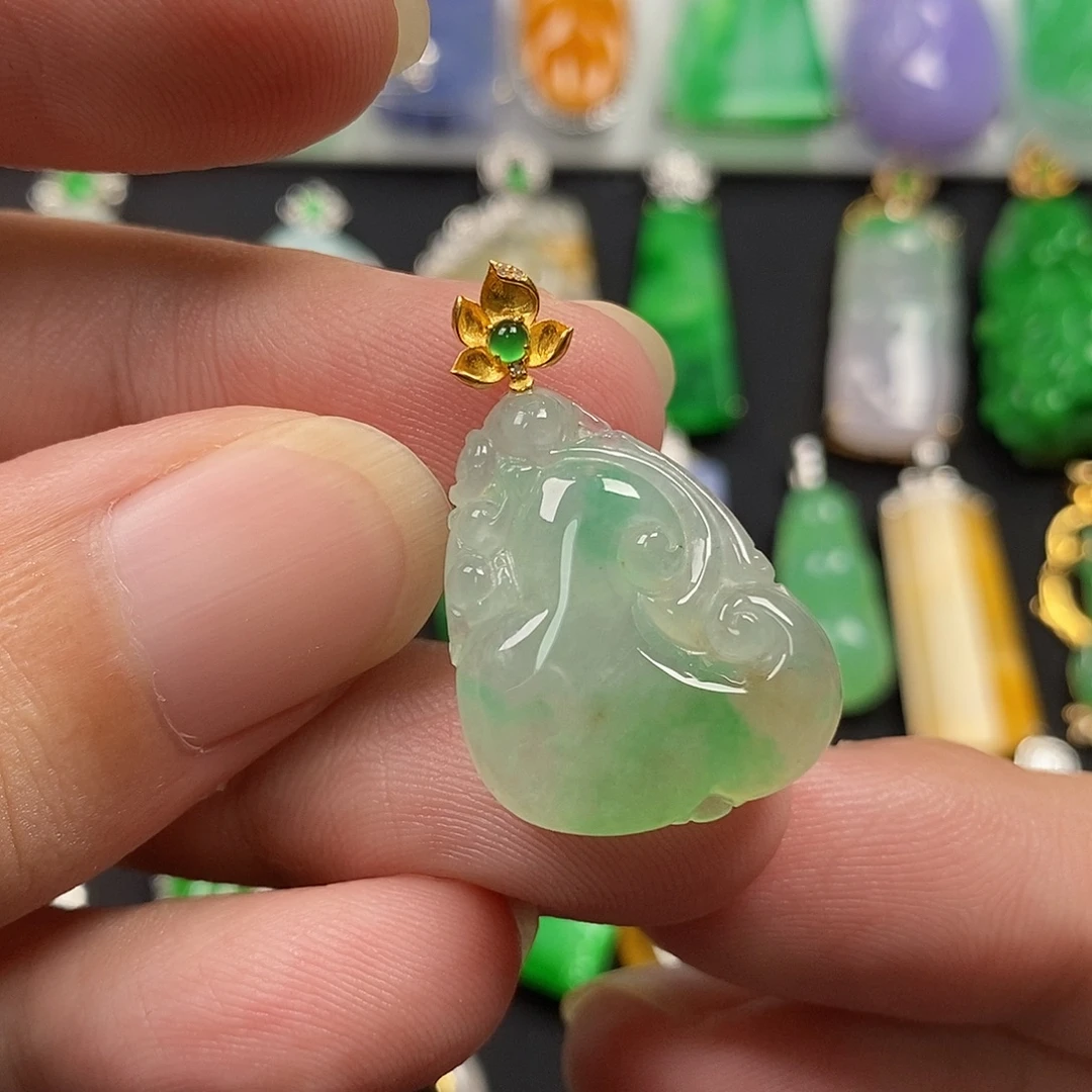 颈饰18K金镶嵌翡翠翡翠