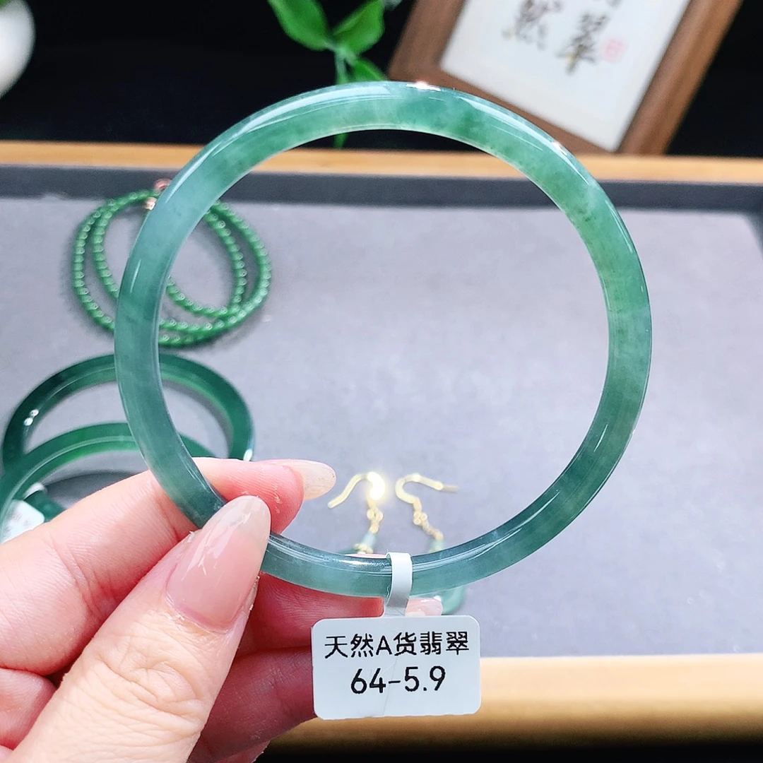 翡翠手镯（圆镯）未镶嵌