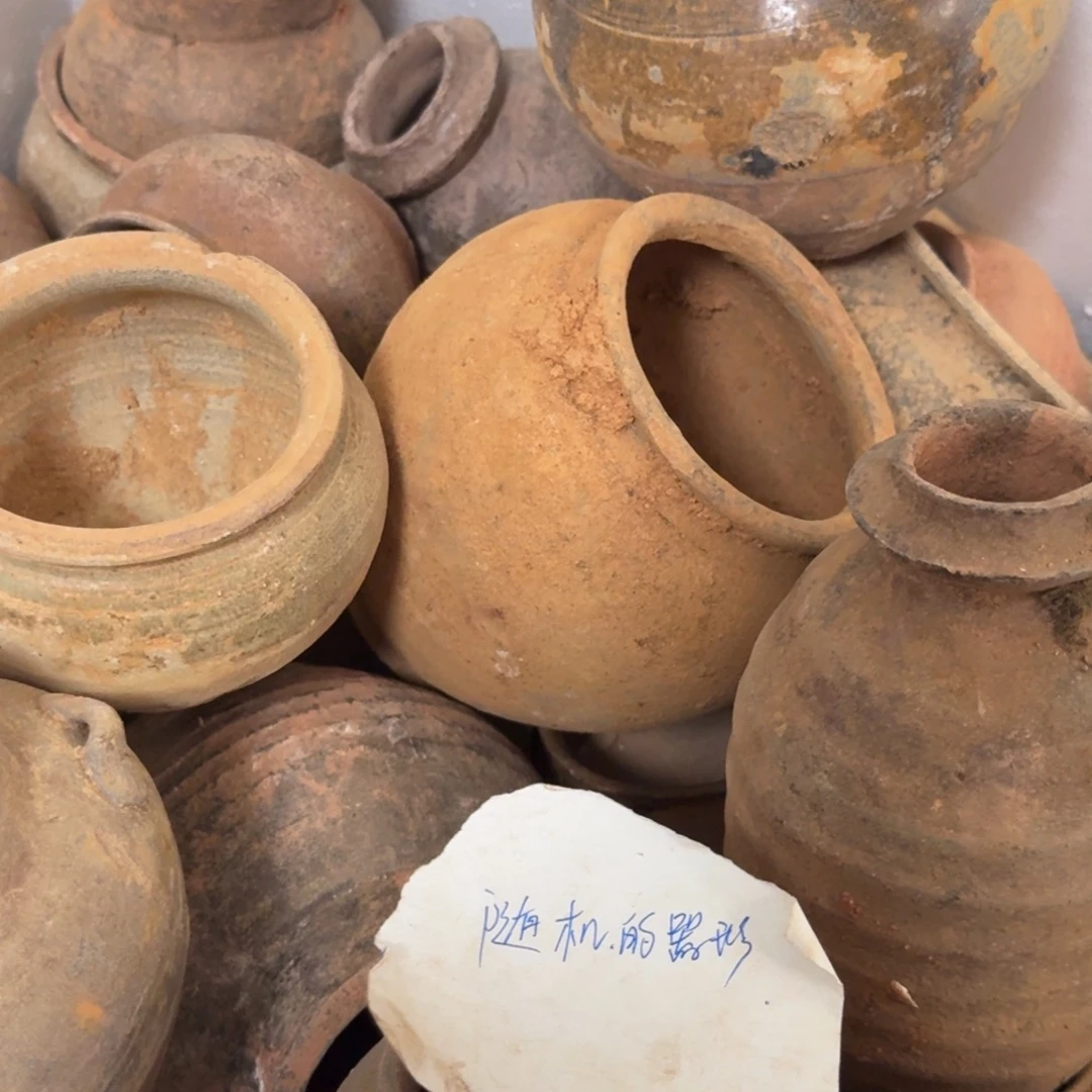 陶其他漂亮的小瓷瓶子在