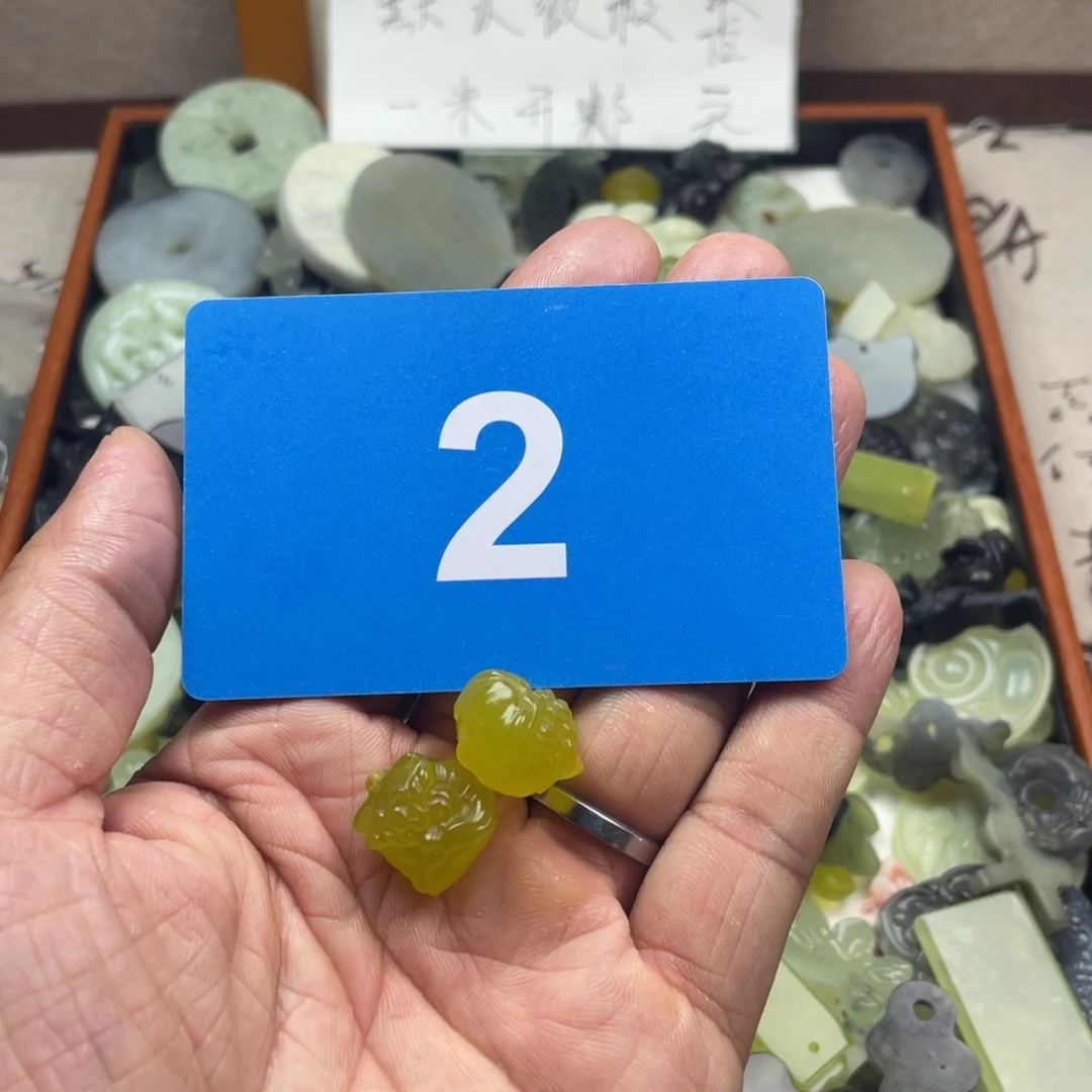 毛***点蛇纹石玉合金颈饰