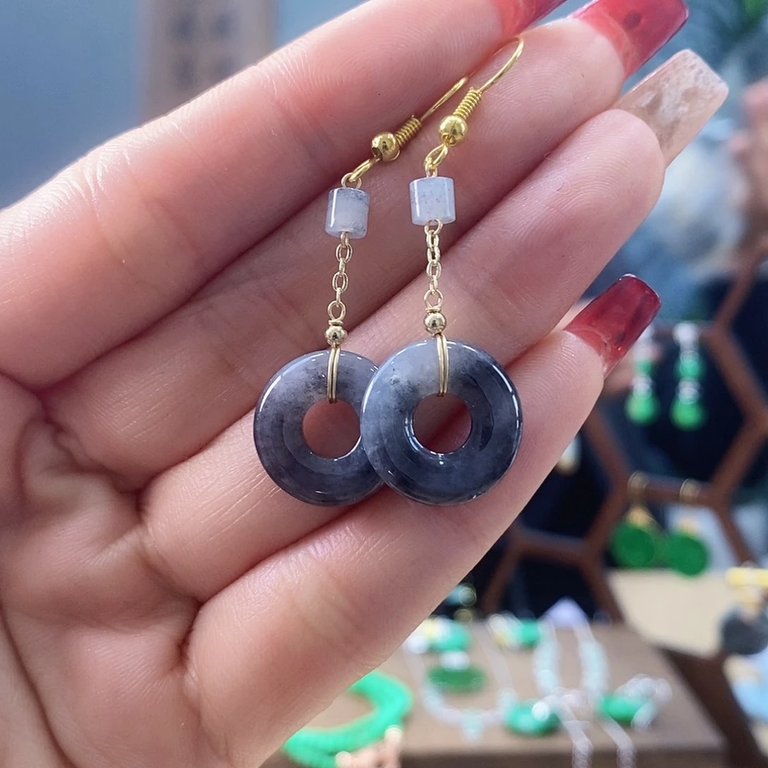 翡翠耳饰未镶嵌翡翠