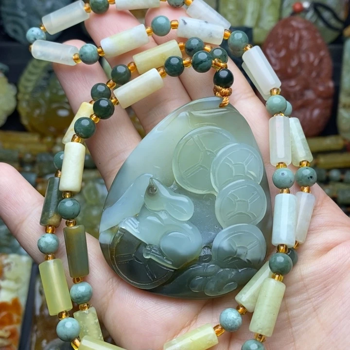 蛇纹石玉未镶嵌颈饰