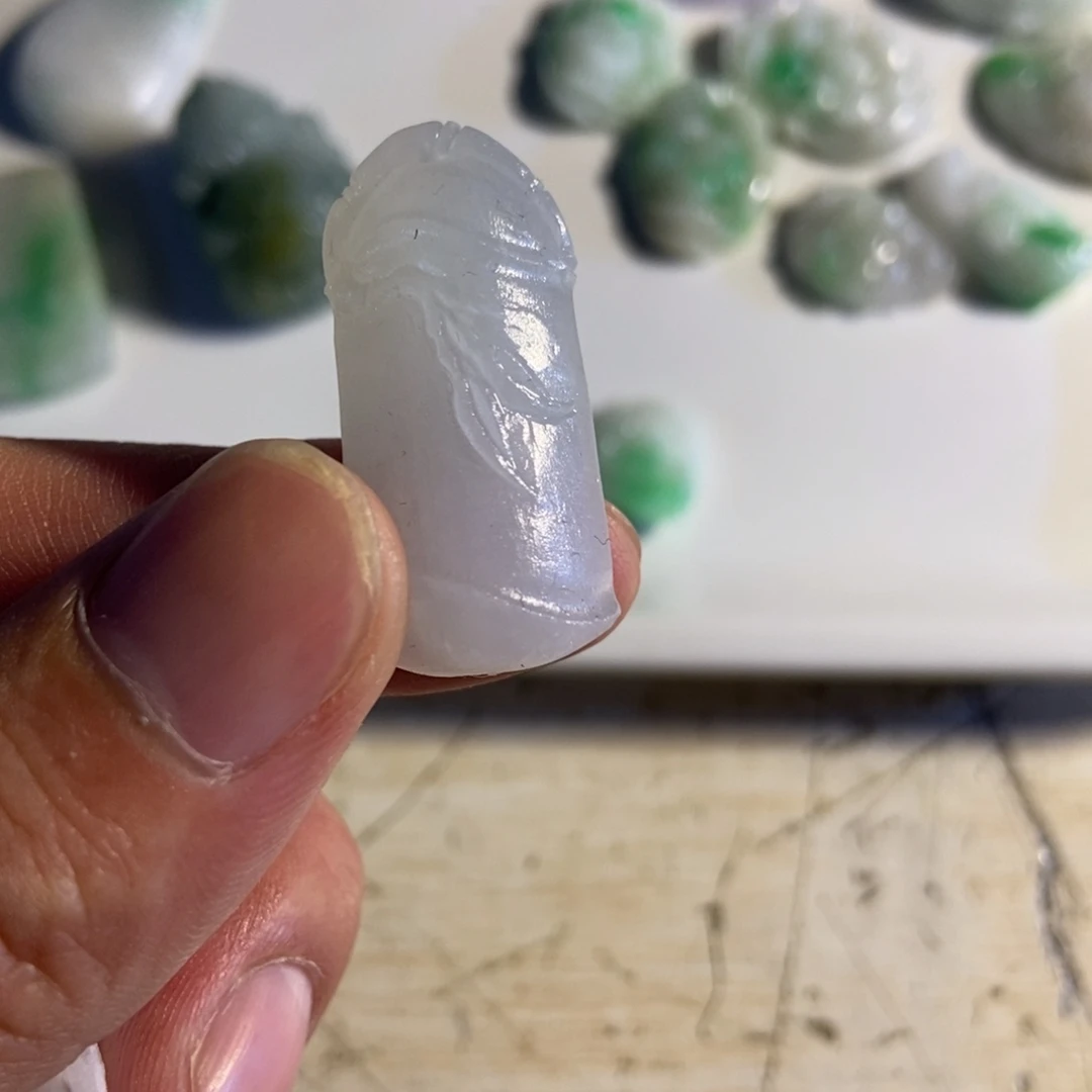 蒙***m定制翡翠未镶嵌翡翠