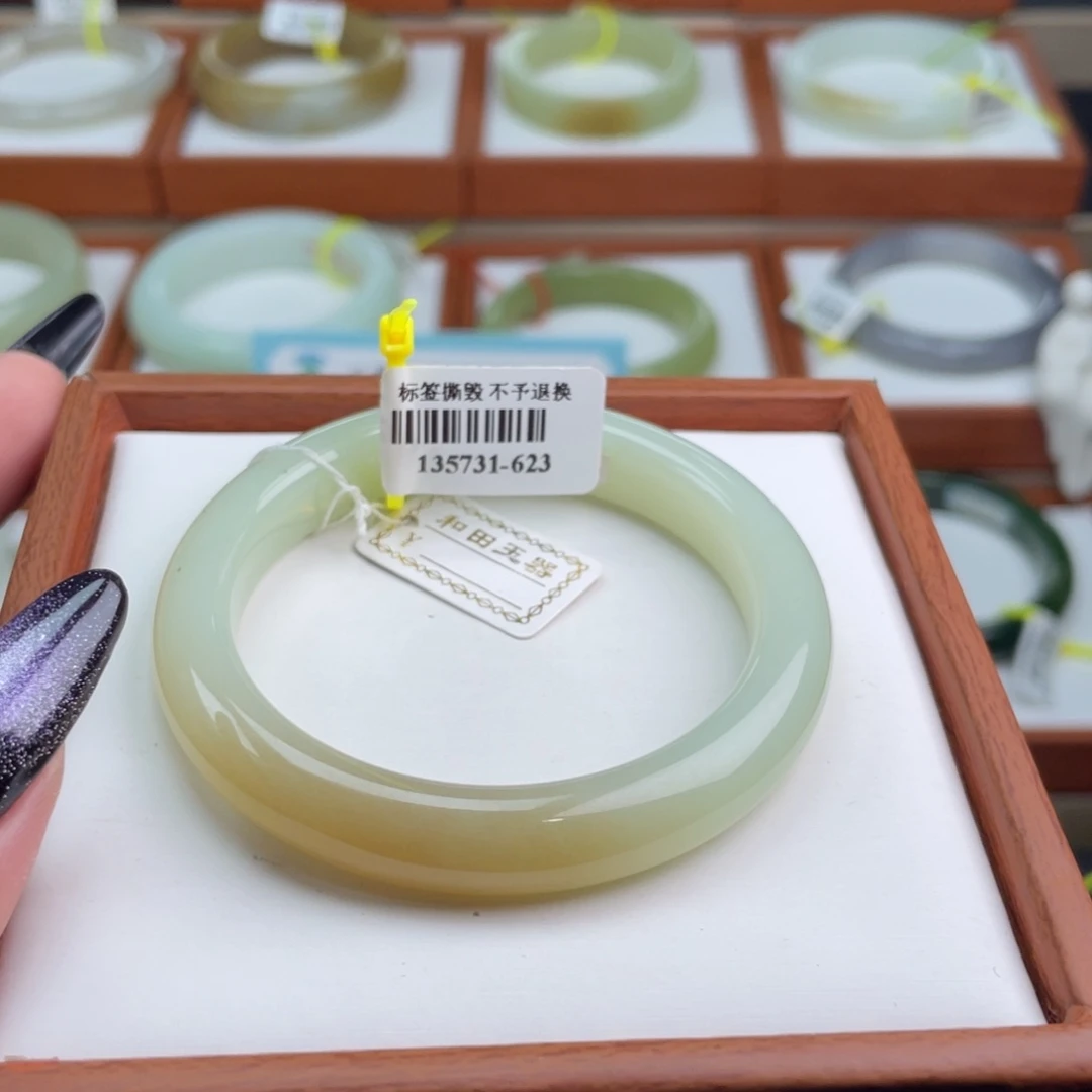 【闪购商品】未镶嵌手镯和田玉52.8