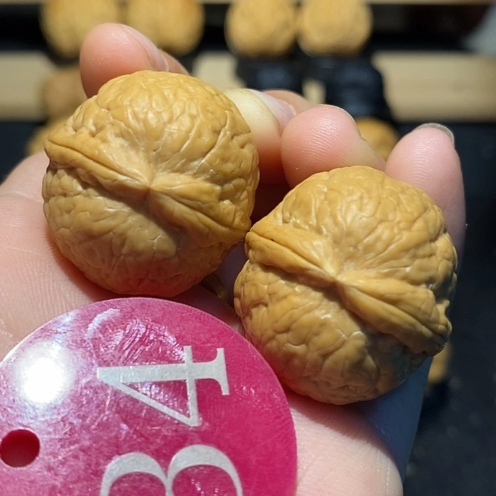 核桃蛇皮球30核桃尺寸