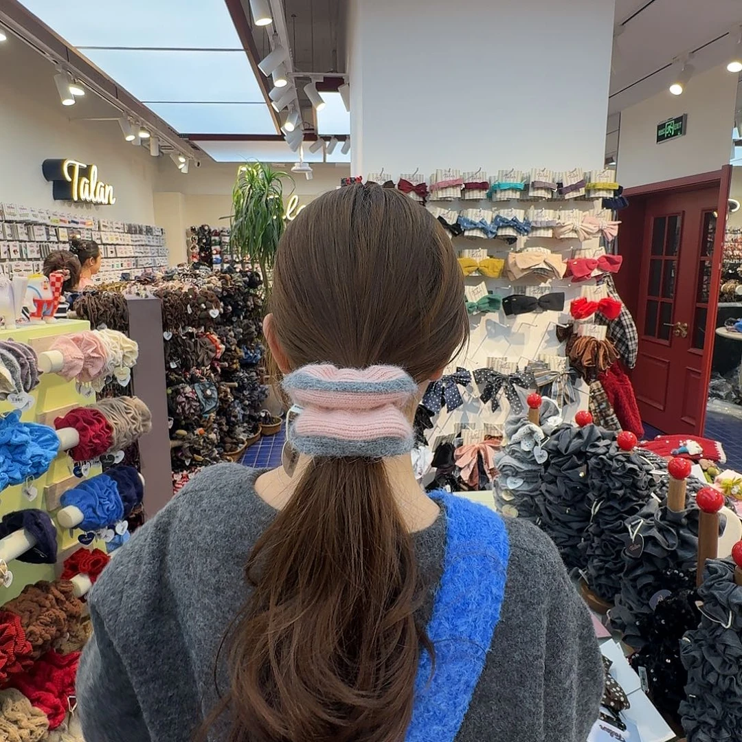 布艺非金属粉色灰边发圈