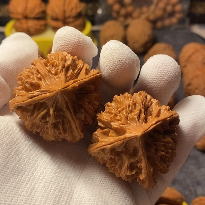 文玩核桃把件42人丁三棱