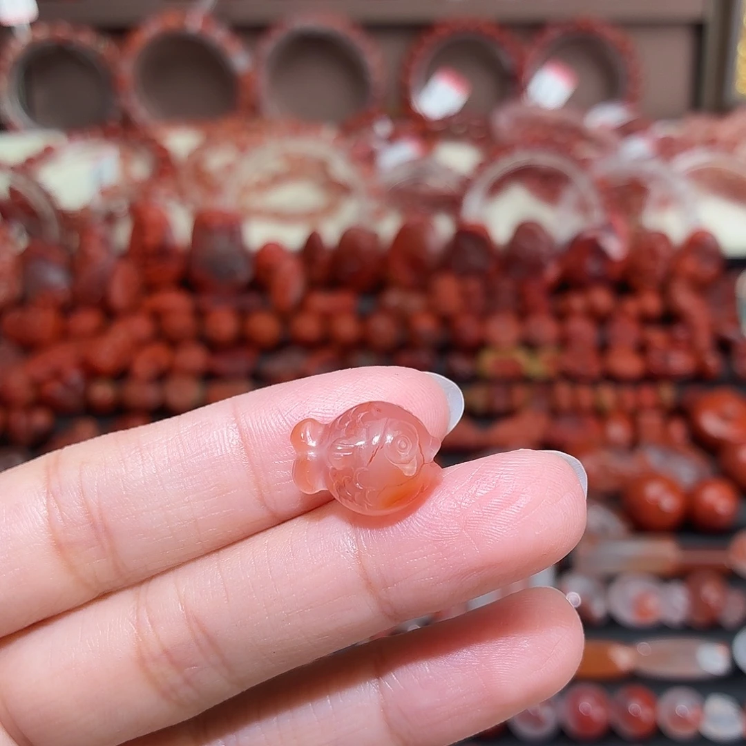 南红玛瑙未镶嵌颈饰嘟嘟鱼