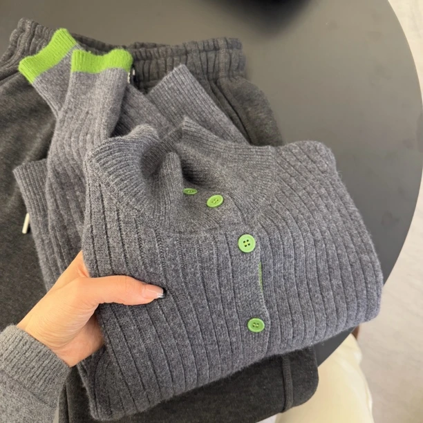 初奢自制】高领假两件针织衫女秋冬新款法式小众软糯单排扣上衣