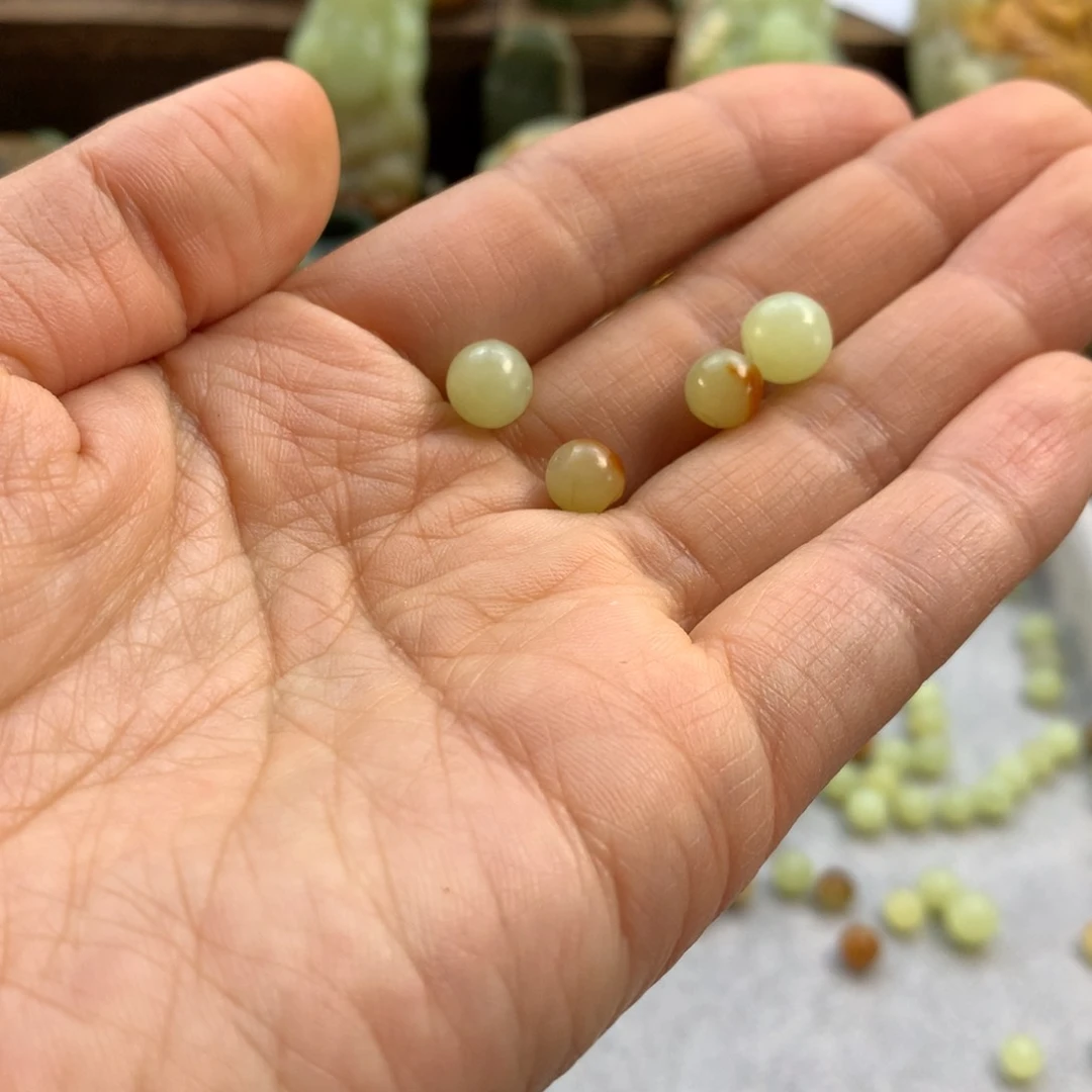 未镶嵌岫岩老玉（透闪石质玉）珠宝奇石墩*