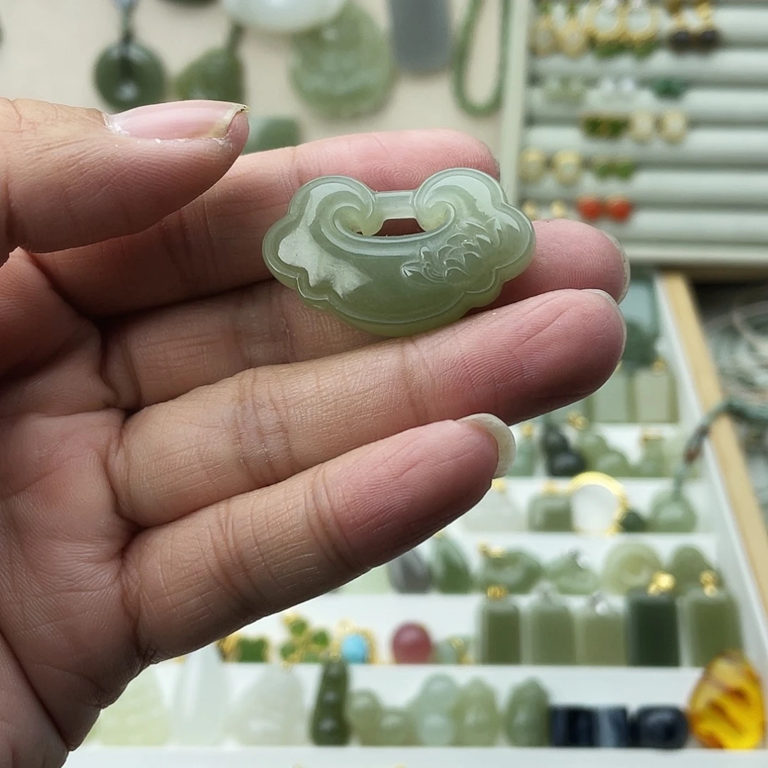 和田玉未镶嵌吊坠(不含链)