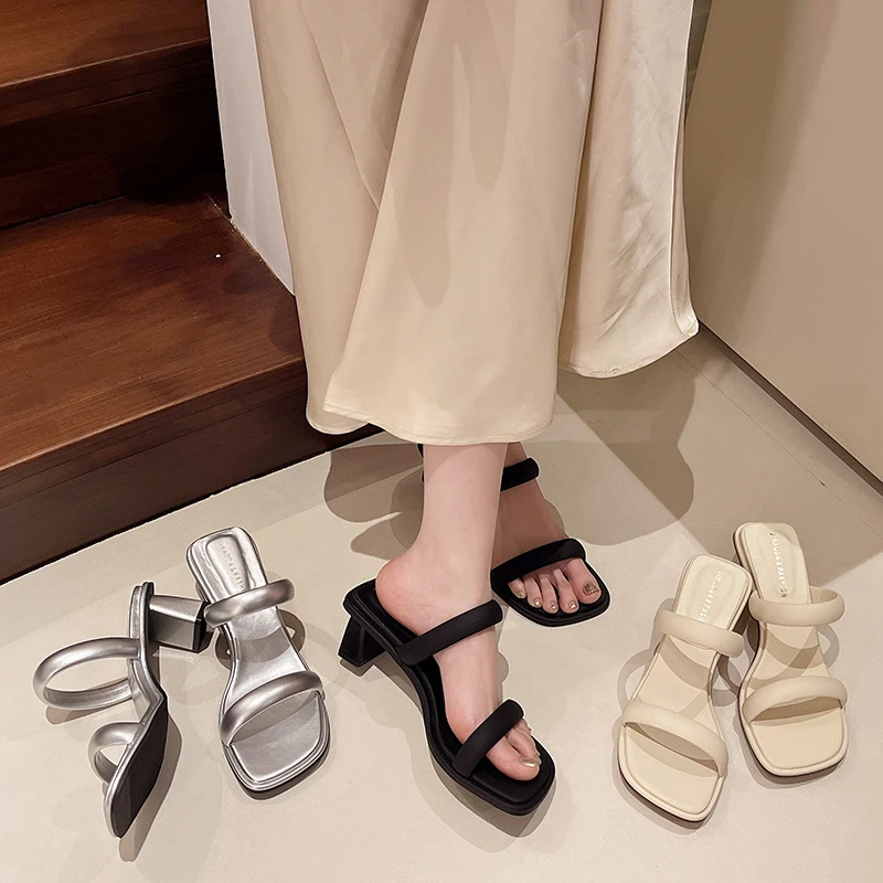 0102春夏新款韩版简约百搭斜方头一字带软底高跟纯色增高凉鞋