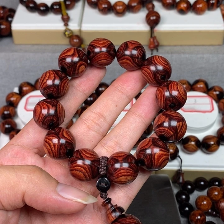 亮***子2.0紫油梨对眼对眼