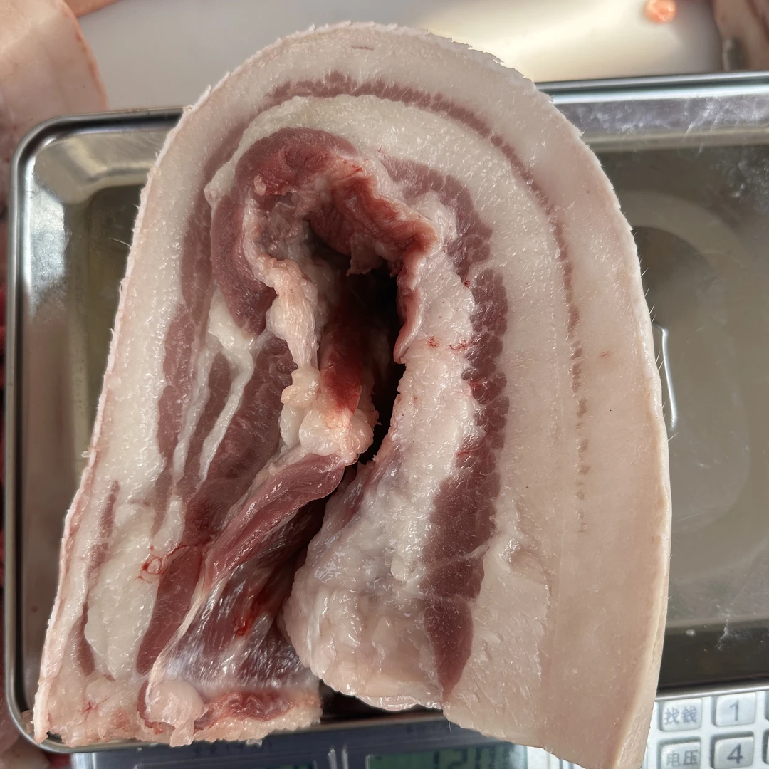 熟食喂养土香猪现杀现卖直播间称重一物一拍