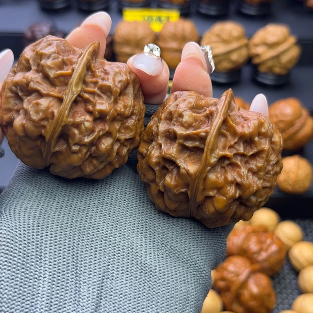 文玩核桃吊坠飞蟾