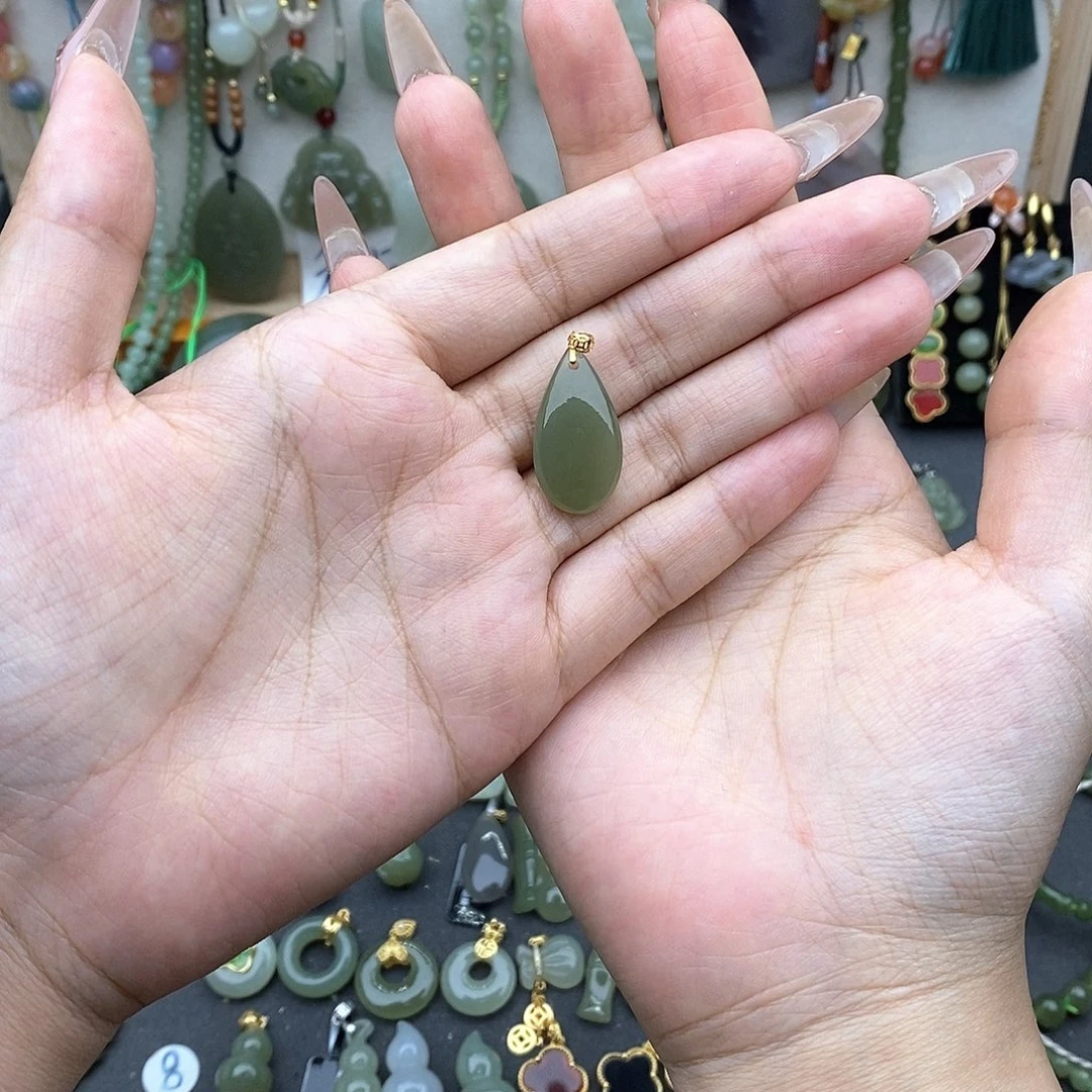 和田玉18K金镶嵌吊坠(不含链)悍*妇