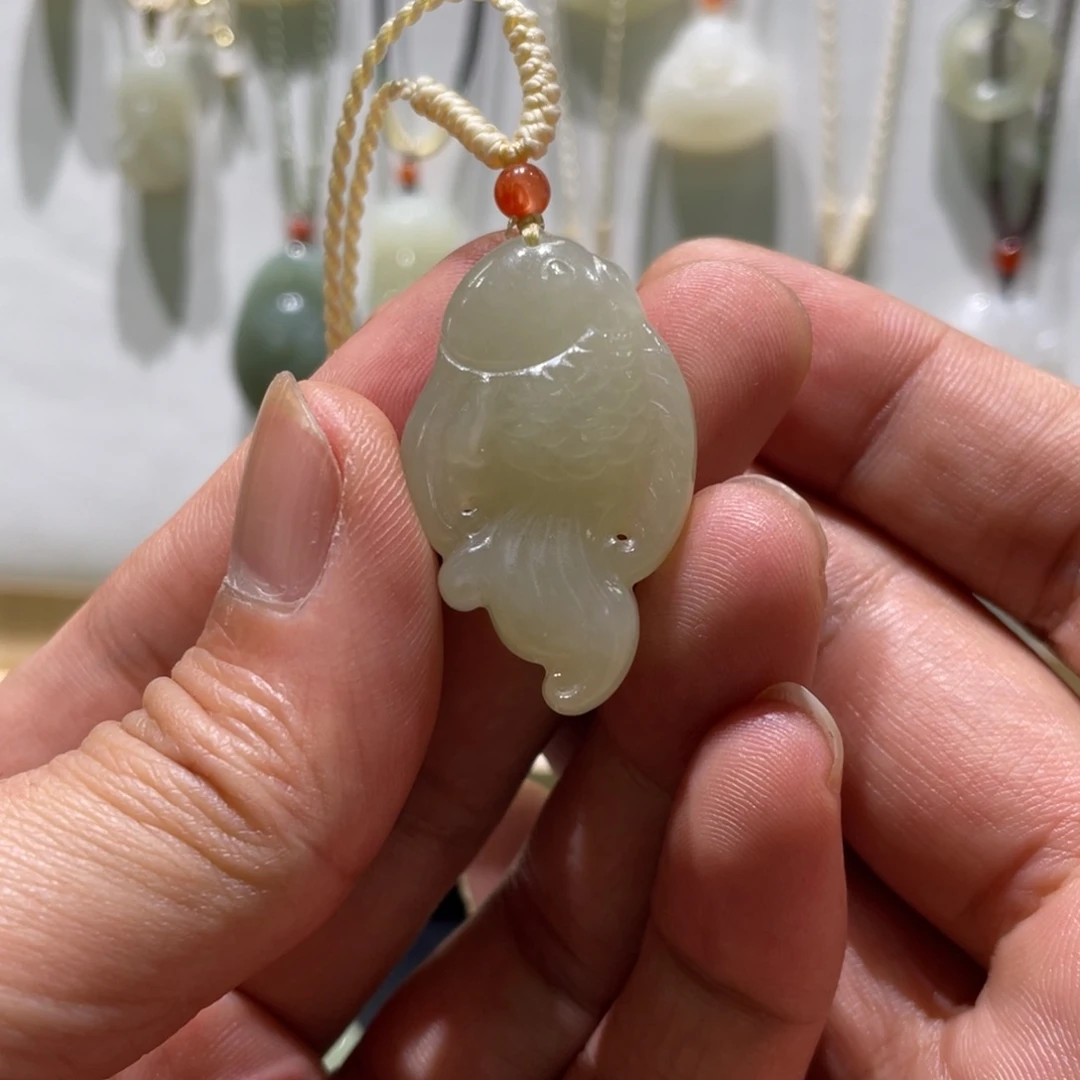 和田玉未镶嵌颈饰年年有鱼