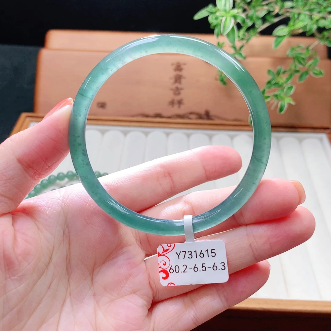 未镶嵌手镯（圆镯）翡翠