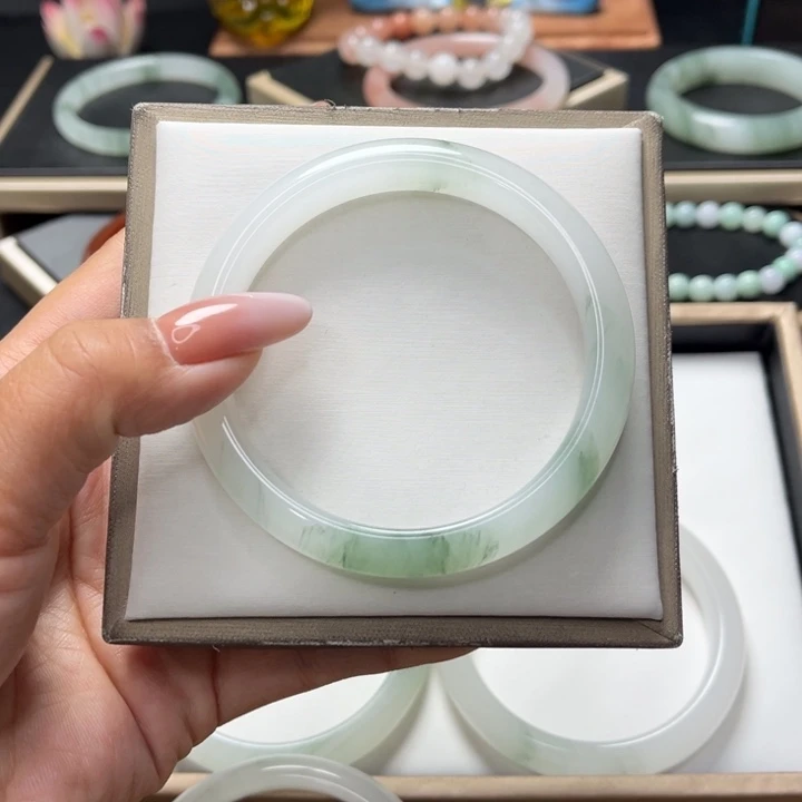 石英质玉手镯未镶嵌画*