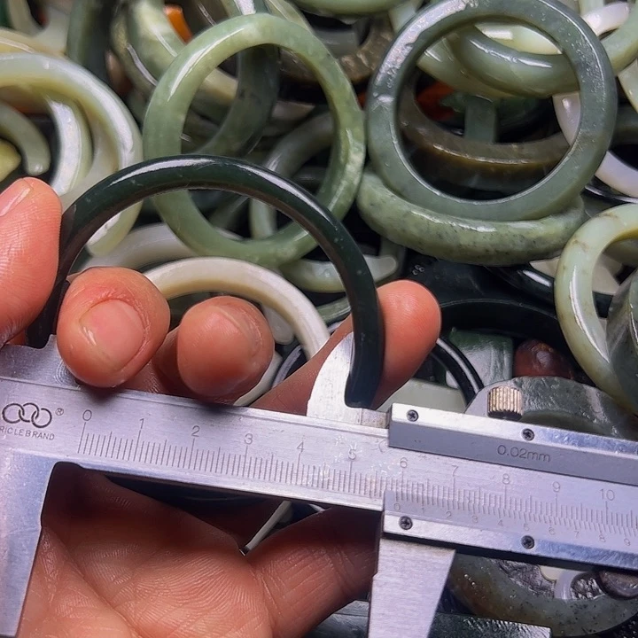 和田玉（糖玉）笔搁未镶嵌～**～