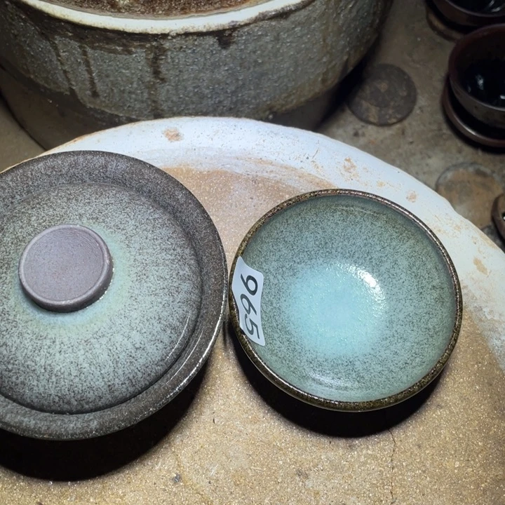 冲****属推出全新一代车型为主题设计