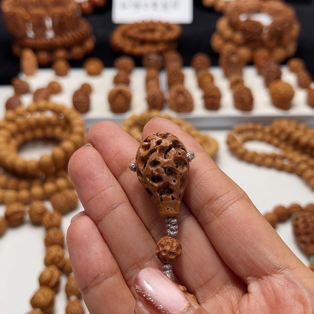 海***匠桃核手工制作工艺