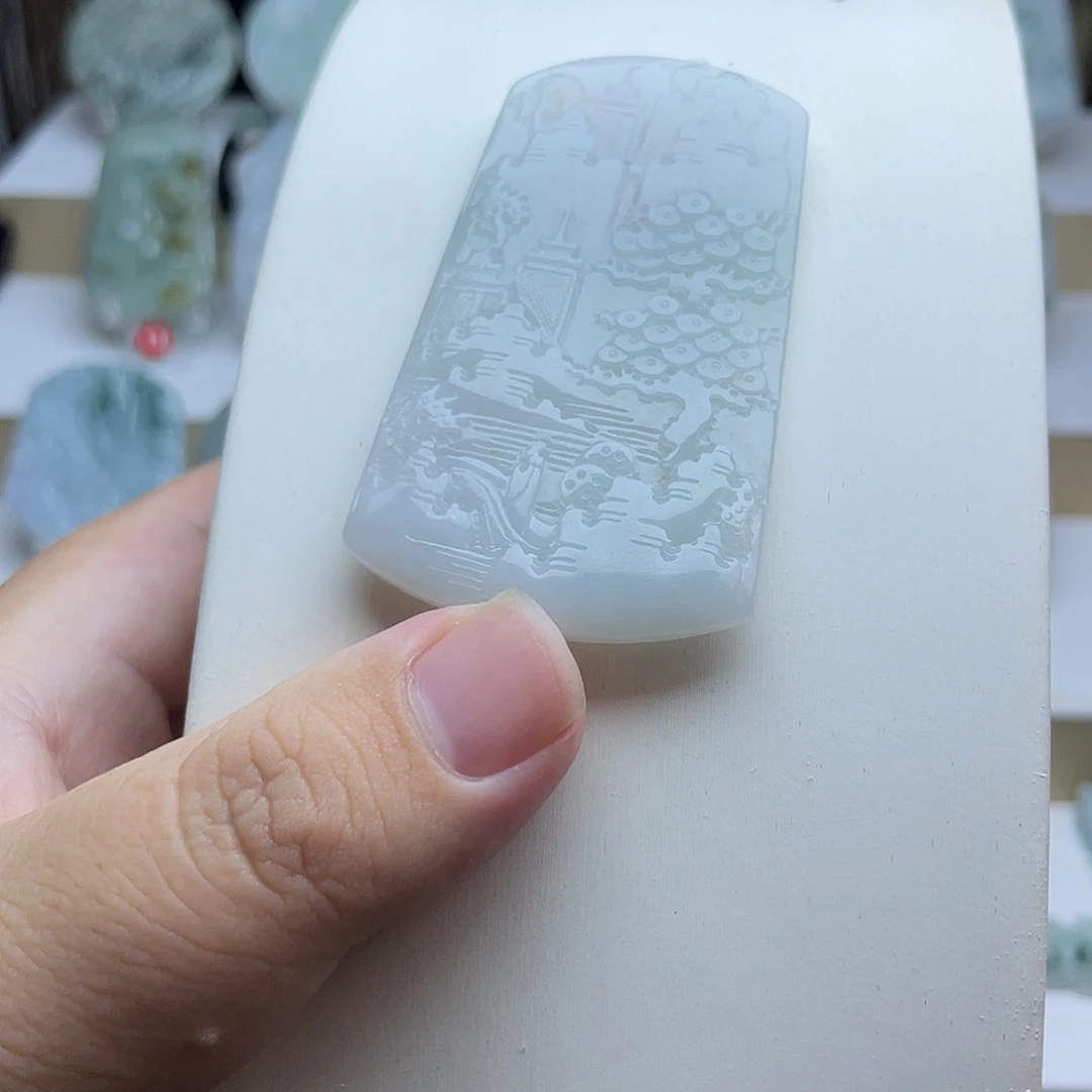 翡翠未镶嵌颈饰山水