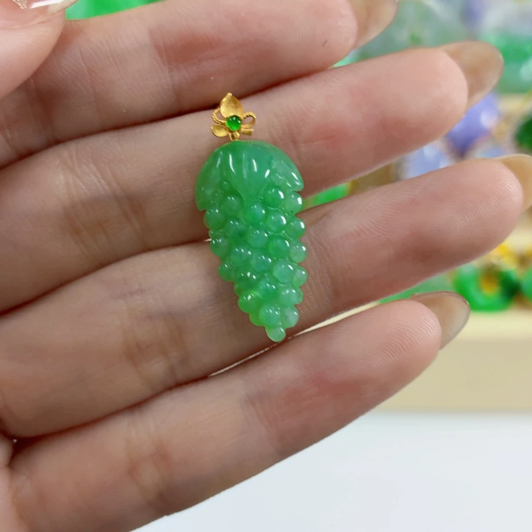 翡翠18K金镶嵌颈饰