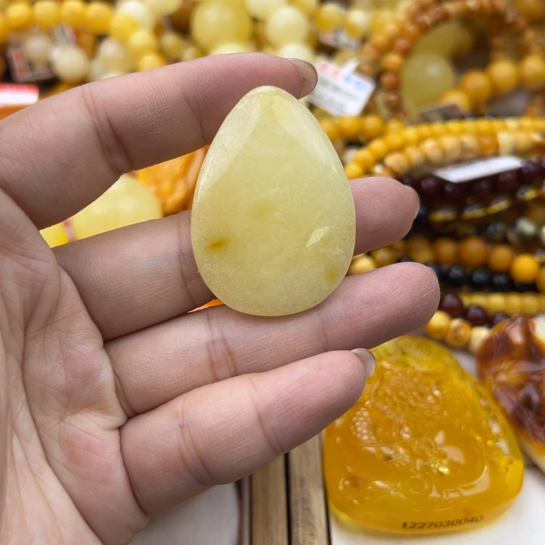 琥珀珠宝奇石未镶嵌
