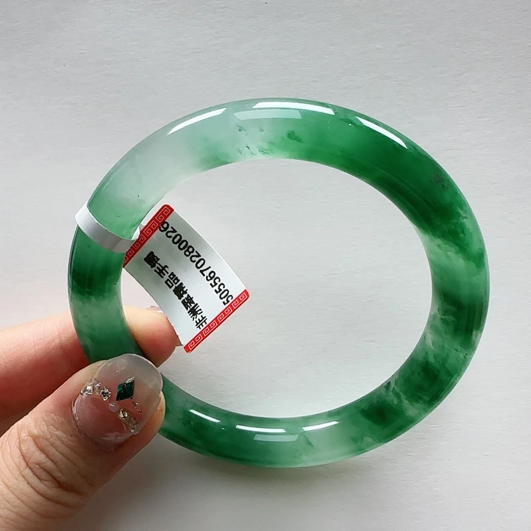 坤***垚石英质玉（非洲翠）手镯未镶嵌