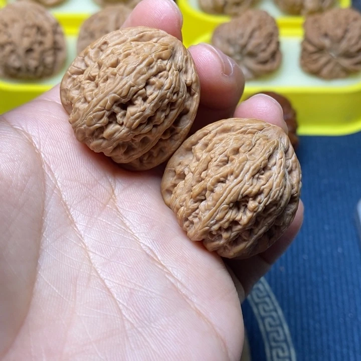 文玩核桃全品红宝石32