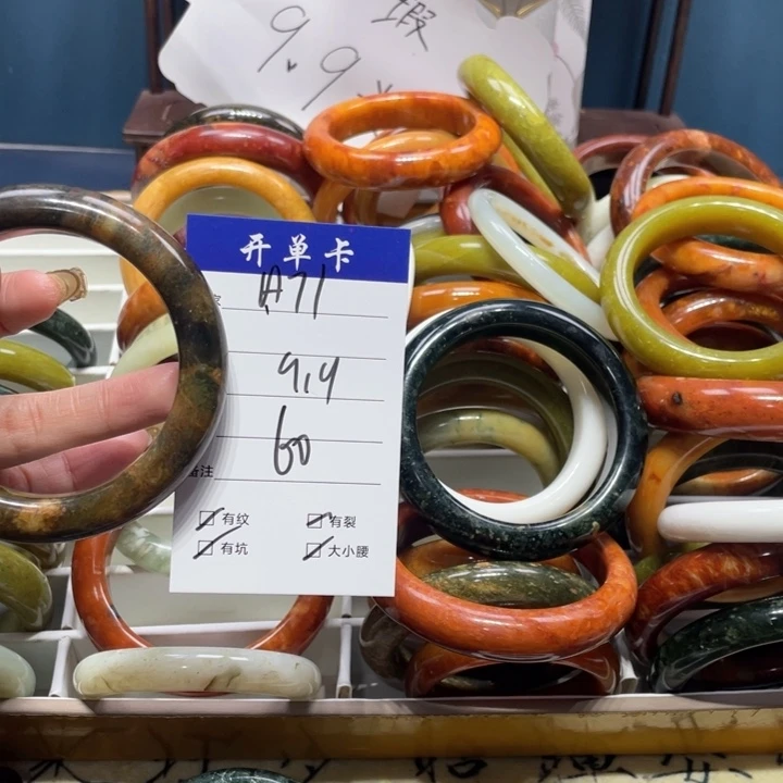 蛇纹石玉手镯未镶嵌威***头