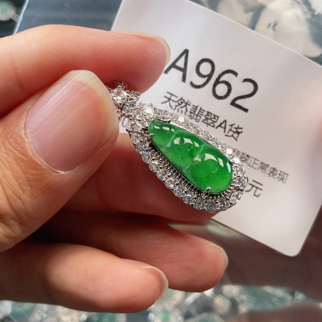【闪购商品】翡翠吊坠(不含链)未镶嵌