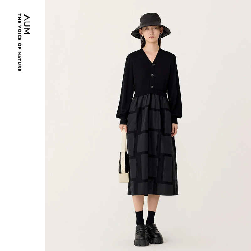 AUM/噢姆秋季气质黑色V领收腰小香风法式提花长袖连衣裙M1EG11016