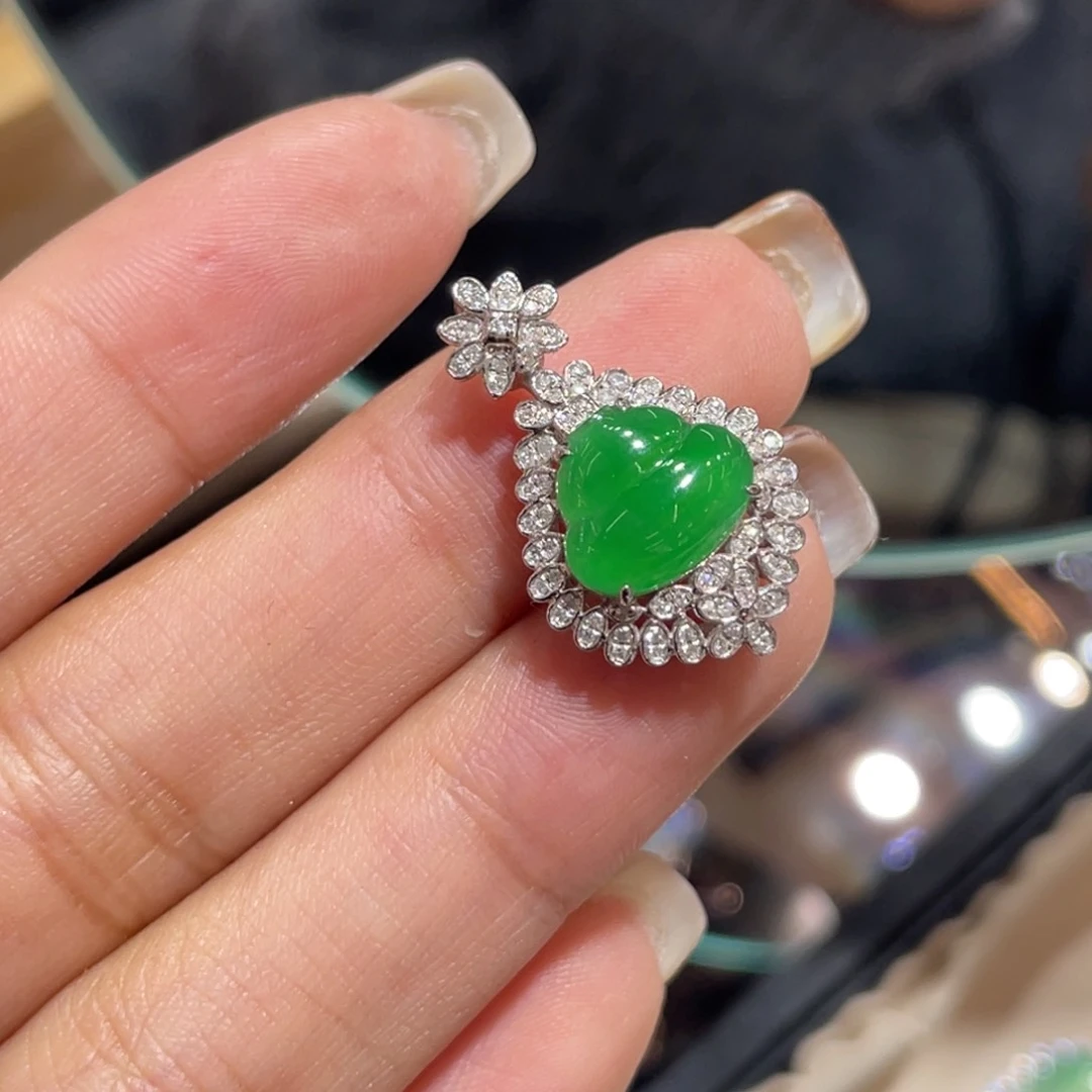 颈饰18K金镶嵌翡翠吊坠